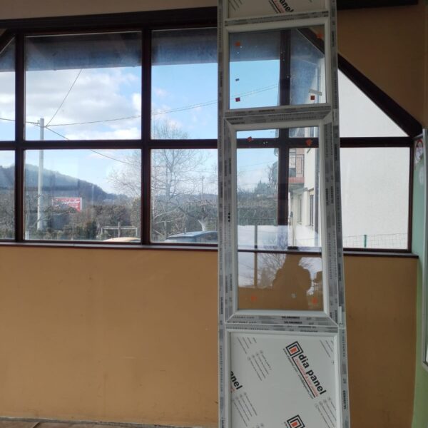 001 330x74, panel oštećen inače 5 178,04