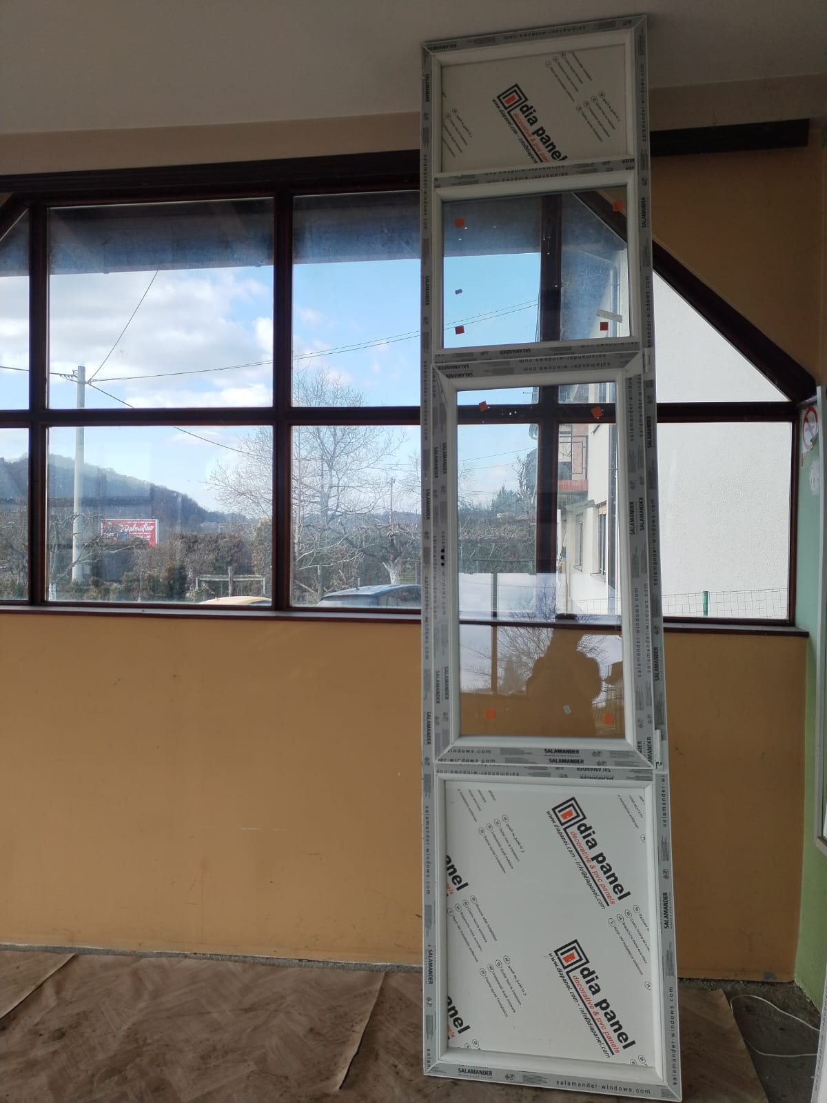 001 330x74, panel oštećen inače 5 178,04